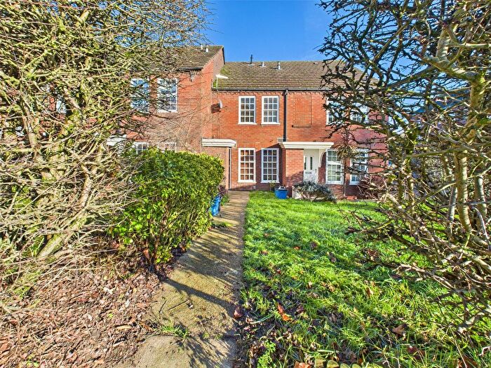 1 Bedroom End Of Terrace House To Rent In Meadway, Twickenham, TW2