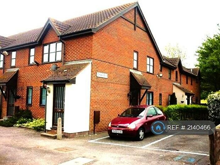 2 Bedroom Flat To Rent In Chase End Chaseway, Pitsea Basildon, SS16