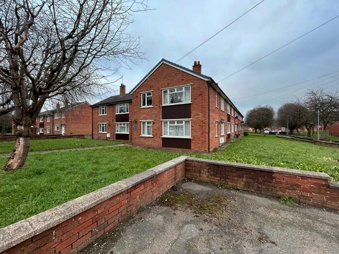 2 Bedroom Flat To Rent In Daniels Drive, Ruabon, LL14