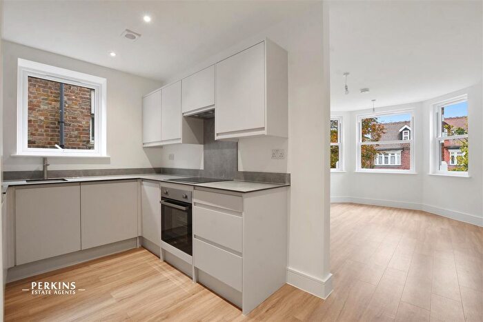 2 Bedroom Flat To Rent In Acton, W3