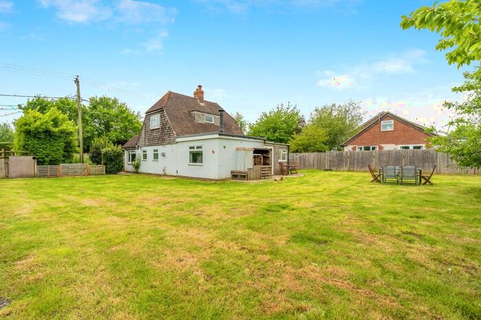 3 Bedroom Detached House For Sale In Rutherglen, Chichester, West Sussex, PO20