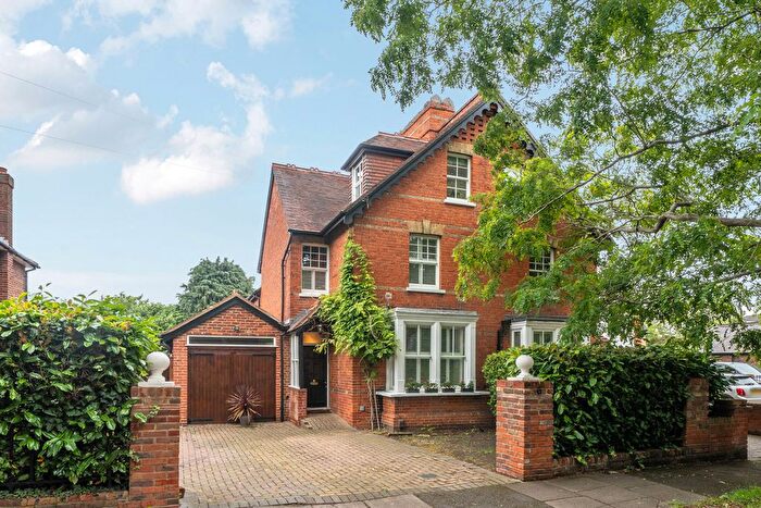 4 Bedroom Semi-Detached House For Sale In Leacroft Close, Staines-Upon-Thames, TW18