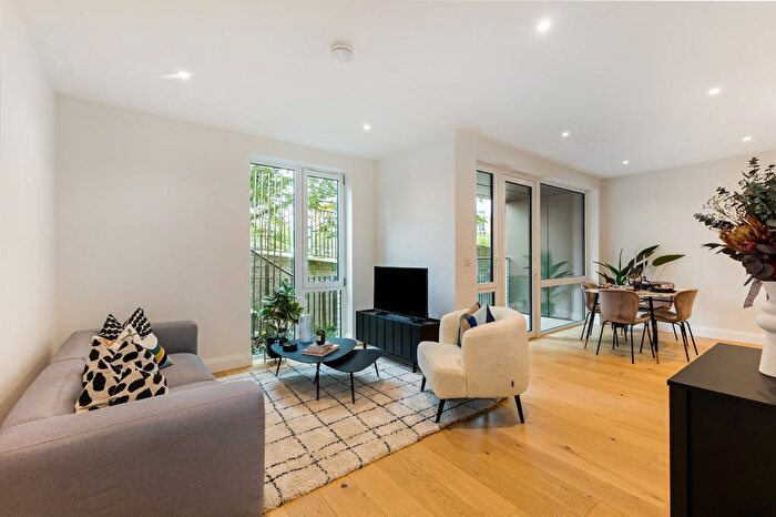 2 Bedroom Flat For Sale In The Claves, Mill Hill, NW7