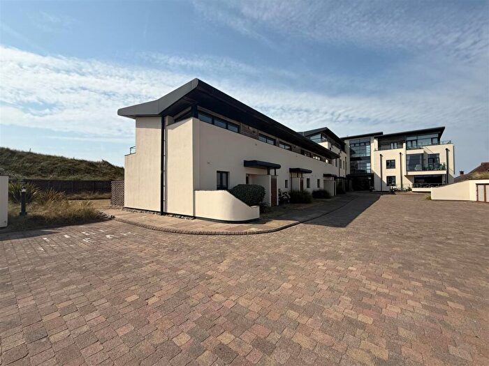 2 Bedroom Apartment For Sale In Clifton Drive North, Lytham St. Annes, FY8