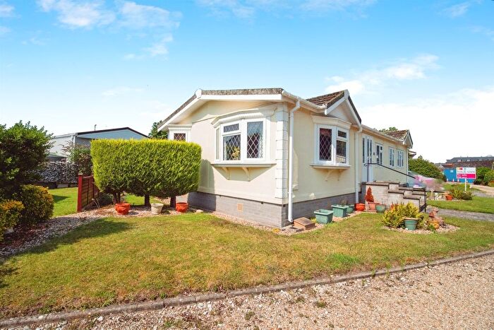 3 Bedroom Mobile/park Home For Sale In Oaklands Park, Crossways, Dorchester, DT2