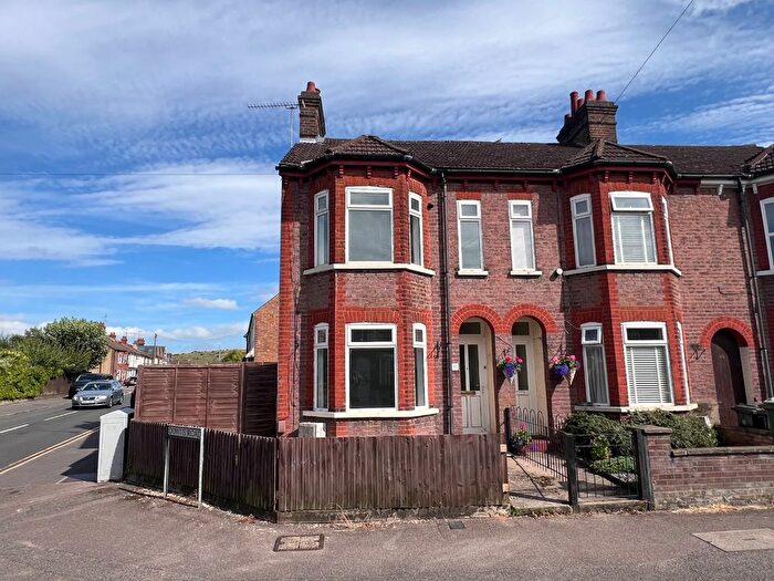 3 Bedroom End Of Terrace House To Rent In Great Northern Road, Dunstable, LU5