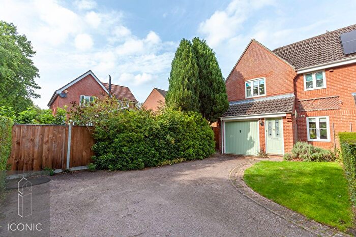 3 Bedroom Semi-Detached House For Sale In Gordon Godfrey Way, Horsford, Norwich, NR10