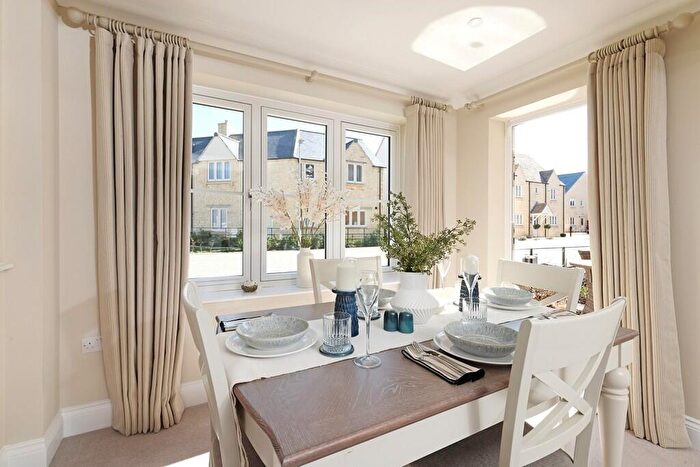 2 Bedroom Apartment For Sale In Shilton Road, Burford, OX18