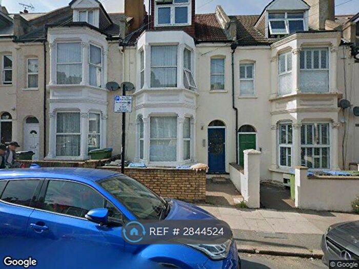 1 Bedroom Flat To Rent In Cedar Place, London, SE7