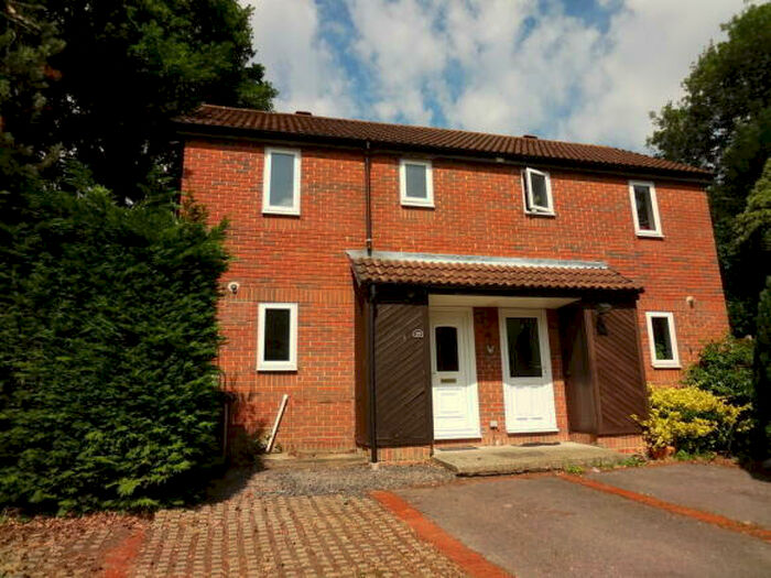 2 Bedroom House To Rent In Sweetbriar Gardens, Waterlooville, PO7