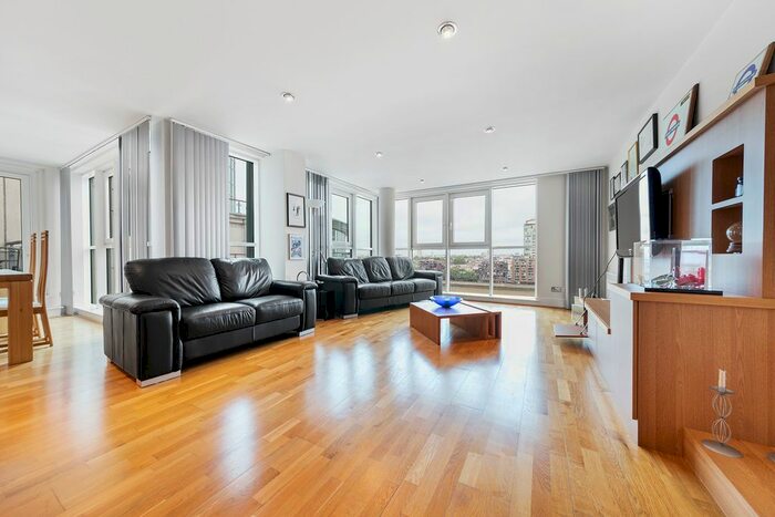 2 Bedroom Flat To Rent In Fountain House, St. George Wharf, Vauxhall, London, SW8