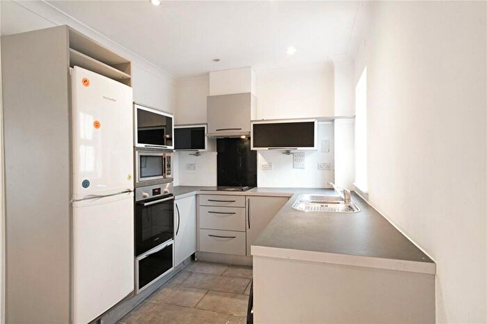 3 Bedroom Apartment For Sale In Northpoint Square, London, NW1