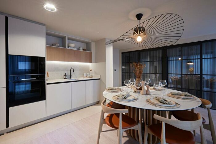 2 Bedroom Flat To Rent In The Junction, Whitehall, Leeds, LS12