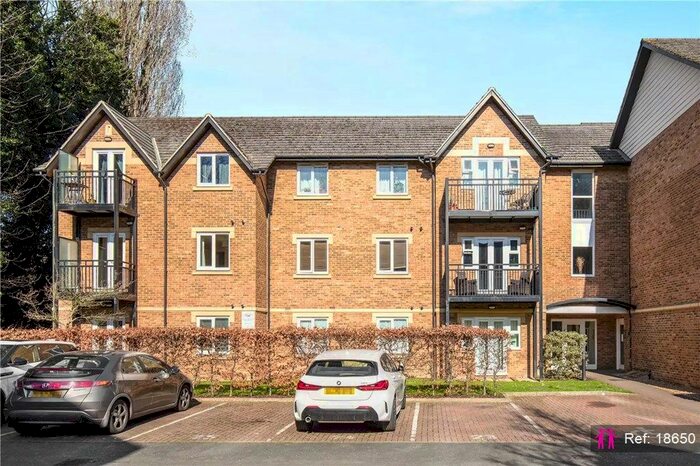 2 Bedroom Flat To Rent In High Street, Berkhamsted, HP4
