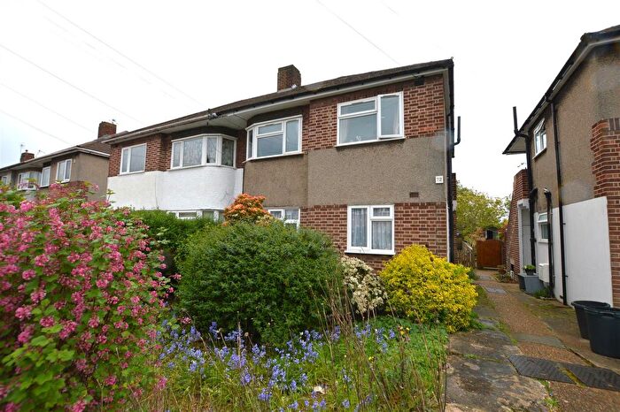 2 Bedroom Maisonette For Sale In Redfern Avenue, Whitton, Hounslow, TW4