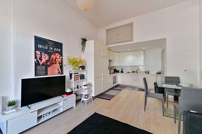 2 Bedroom Flat For Sale In Claverton Street, Pimlico, London, SW1V