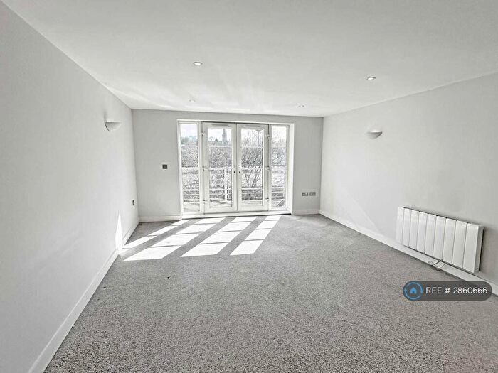 2 Bedroom Flat To Rent In Sedgley Gardens, Prestwich, Manchester, M25