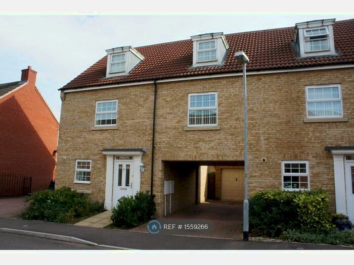 4 Bedroom Semi-Detached House To Rent In Flawn Way, Eynesbury, St. Neots, PE19