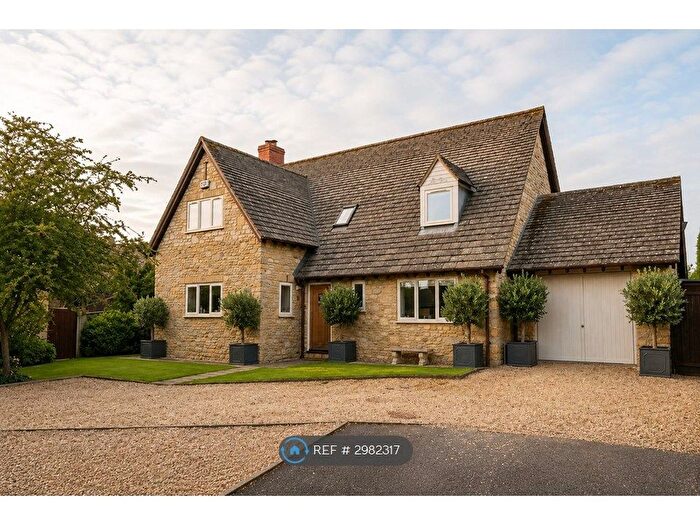 4 Bedroom Detached House To Rent In The Chestnuts, Kidlington, OX5