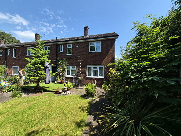 3 Bedroom End Of Terrace House For Sale In Kendal Road, Macclesfield, SK11