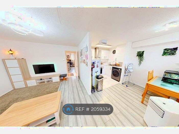 2 Bedroom Flat To Rent In Rochdale Road, Manchester, M9