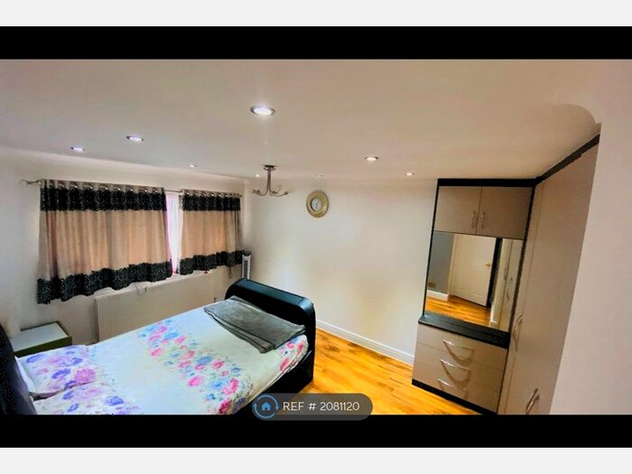 4 Bedroom Semi-Detached House To Rent In Silverdale Road, Earley, Reading, RG6