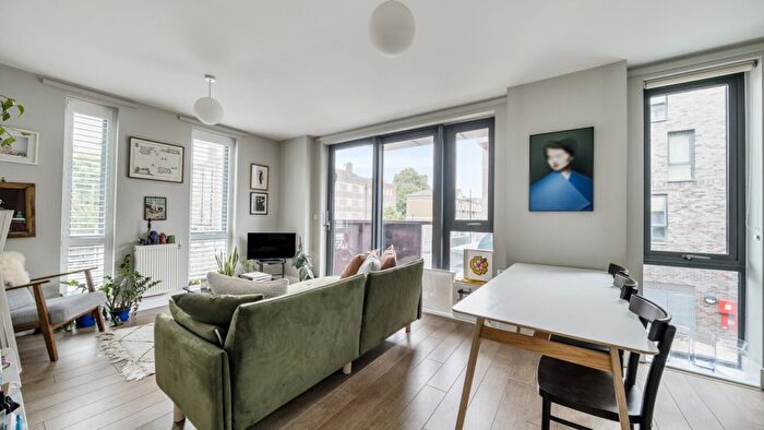 2 Bedroom Flat For Sale In Bermuda Way, Stepney, E1