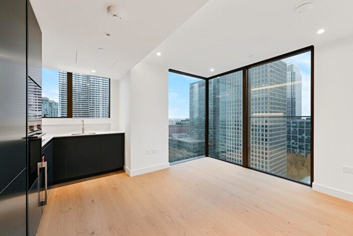 2 Bedroom Apartment To Rent In Harcourt Tower, Marsh Wall, London, E14