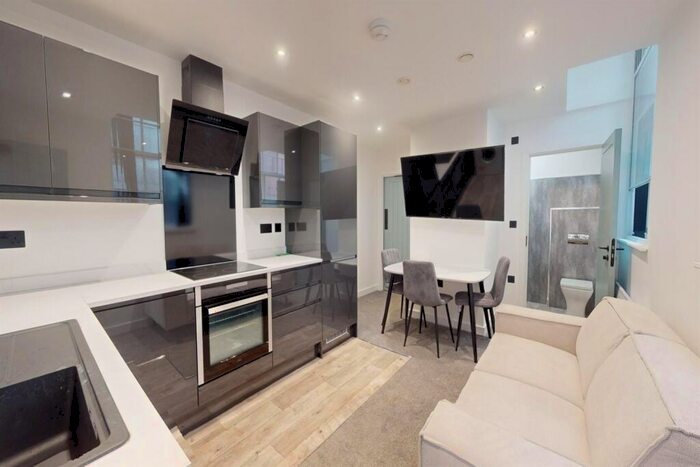 3 Bedroom Apartment To Rent In - Low Pavement, NG1