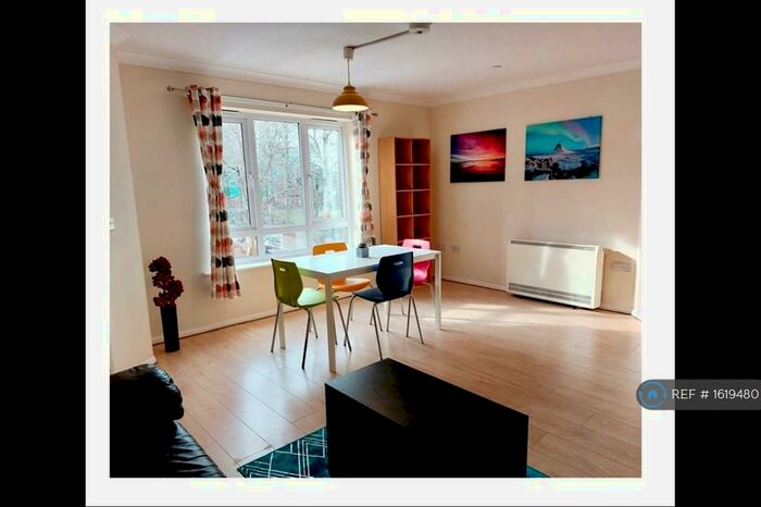 2 Bedroom Flat To Rent In Brook Court, Nottingham, NG7