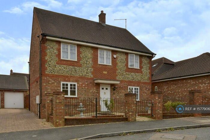 4 Bedroom Detached House To Rent In Garwood Crescent, Milton Keynes, MK8