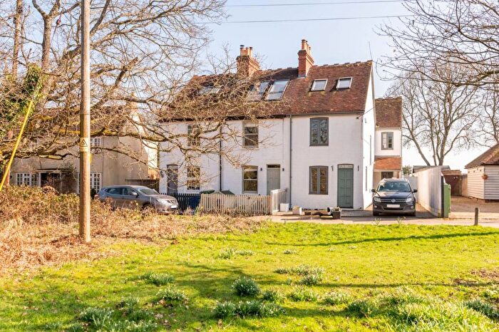 4 Bedroom Cottage For Sale In Common Lane, South Buckinghamshire, Slough, SL1