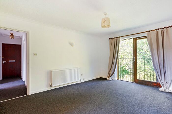 1 Bedroom Flat To Rent In Mill Stream Court, Webbs Close, Wolvercote, Oxford, OX2
