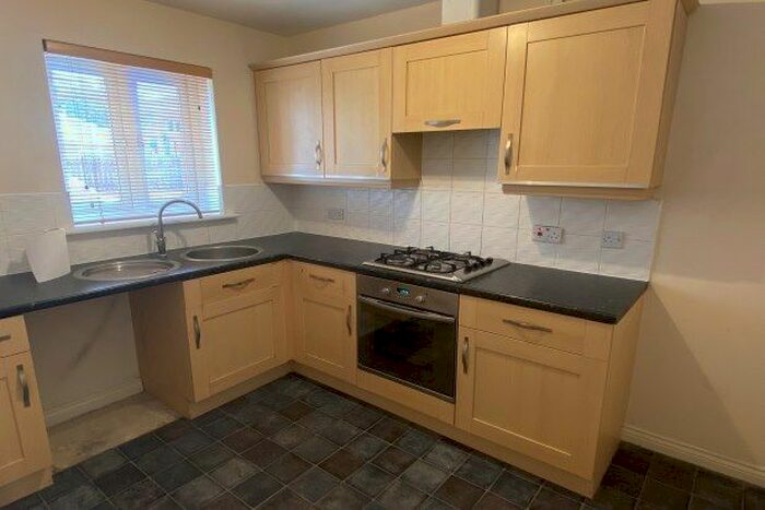 3 Bedroom Semi-Detached House To Rent In Haller Close, Doncaster, DN3