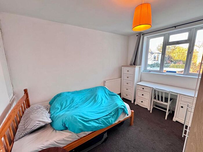 2 Bedroom Apartment To Rent In Villa Road. Mapperly Park, NG3