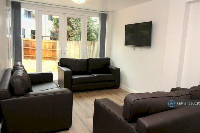 8 Bedroom Terraced House To Rent In Sparkford Close, Winchester, SO22