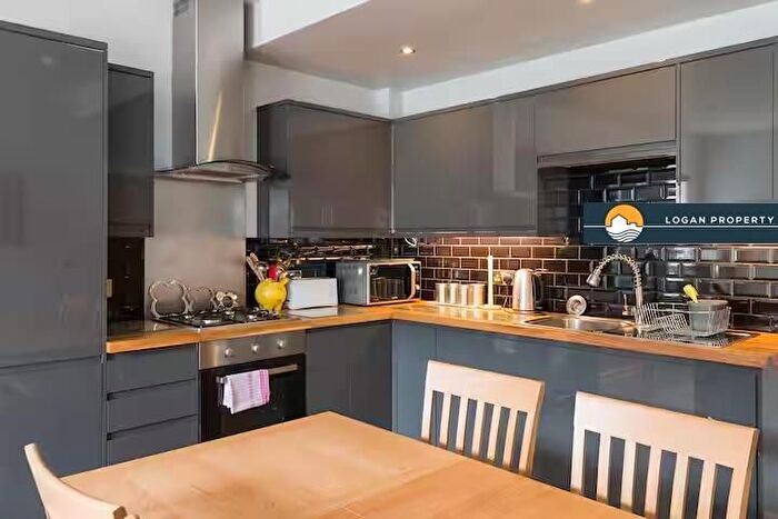 2 Bedroom Flat To Rent In Canongate, Edinburgh, EH8