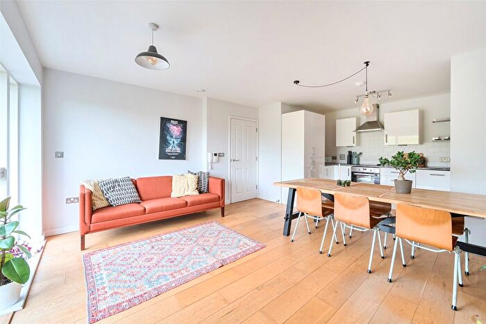 1 Bedroom Flat For Sale In Glengall Road, London, SE15