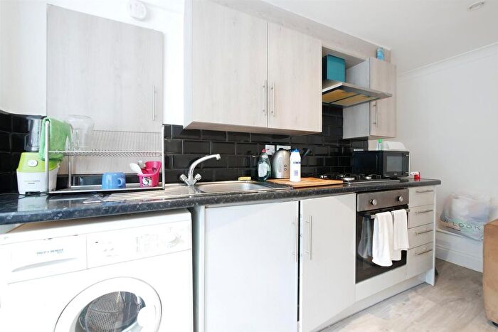 1 Bedroom Flat To Rent In Alconbury Road, London, E5
