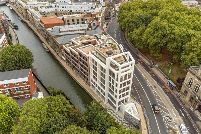 3 Bedroom Flat For Sale In Sailmakers Lofts, - Commercial Road, E14