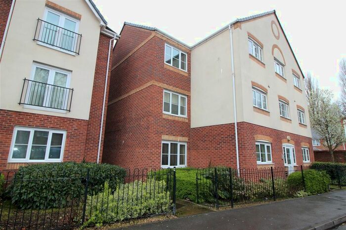 2 Bedroom Flat To Rent In Hall Street, Darlaston, Wednesbury WS10