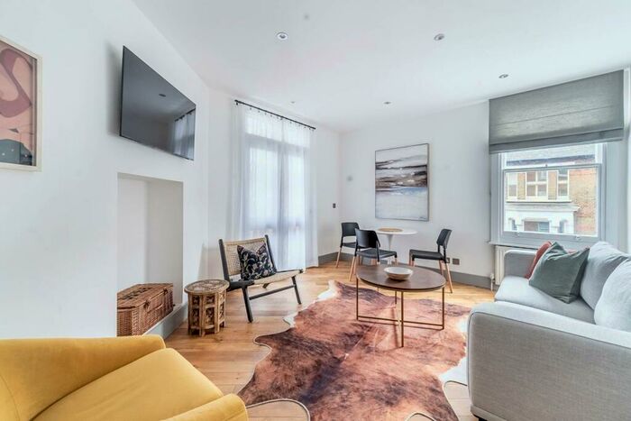2 Bedroom Flat To Rent In Cremorne Mansions, Chelsea, London, SW10