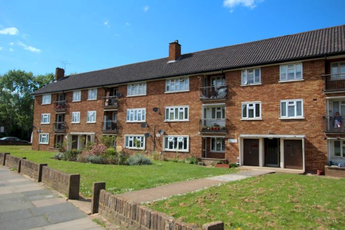 2 Bedroom Flat To Rent In Heathcote Ave, Ilford, IG5