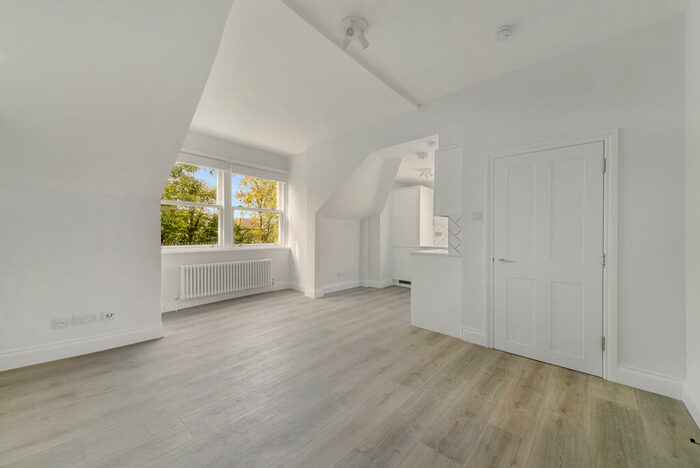 1 Bedroom Apartment To Rent In The Gardens, East Dulwich London, SE22