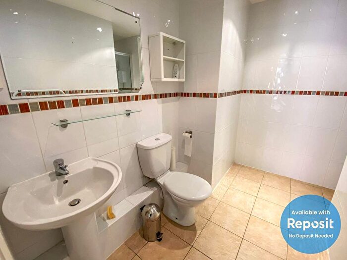 2 Bedroom Flat To Rent In Barton Street, Castlefield, Manchester, M3