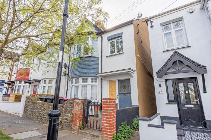 2 Bedroom Flat To Rent In Marguerite Drive, Leigh-On-Sea, SS9