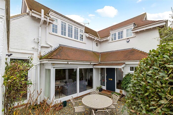 3 Bedroom Detached House For Sale In Parkside Gardens, London, SW19