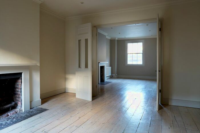 2 Bedroom Mews House To Rent In St John's Place, Hove, East Sussex, BN3