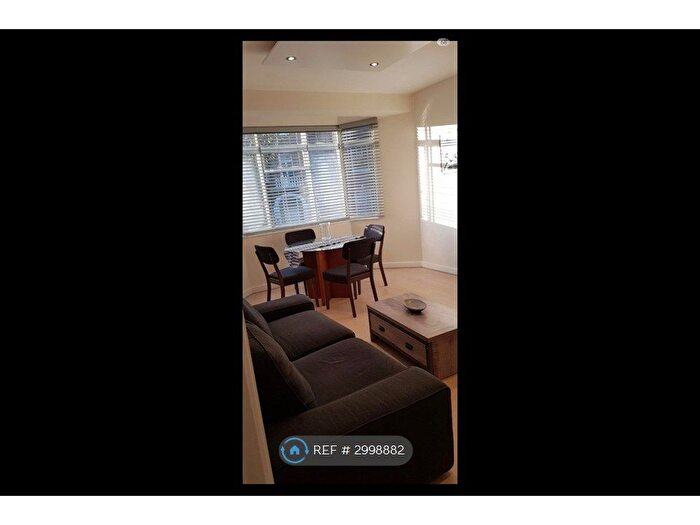 2 Bedroom Flat To Rent In Barton Court, London, W14