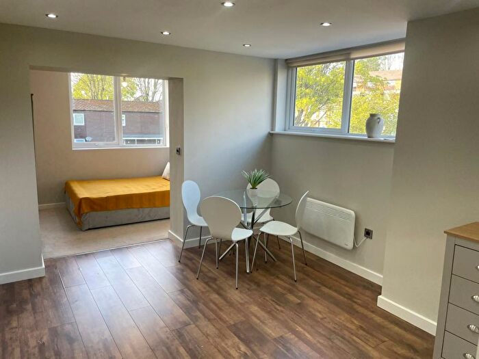 1 Bedroom Flat To Rent In Commercial Road, Leeds, LS5